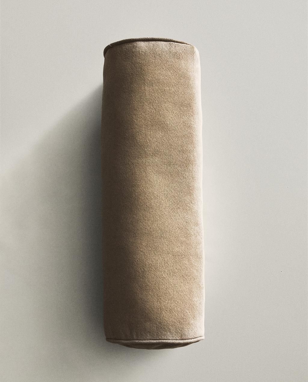 BOLSTER WITH TOPSTITCHING BOLSTER WITH TOPSTITCHING