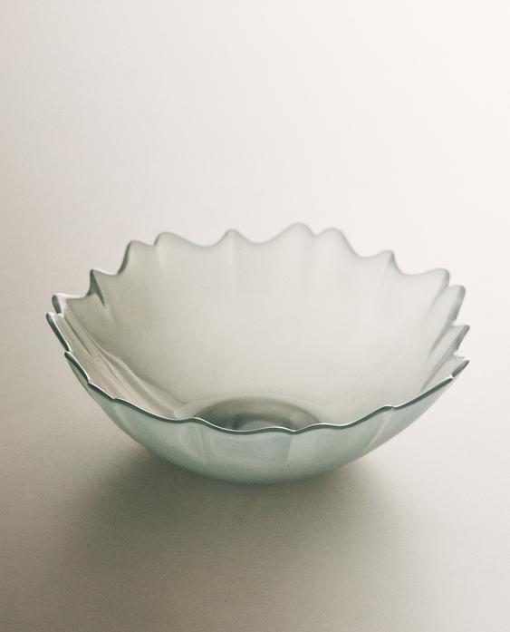 SCALLOPED GLASS BOWL