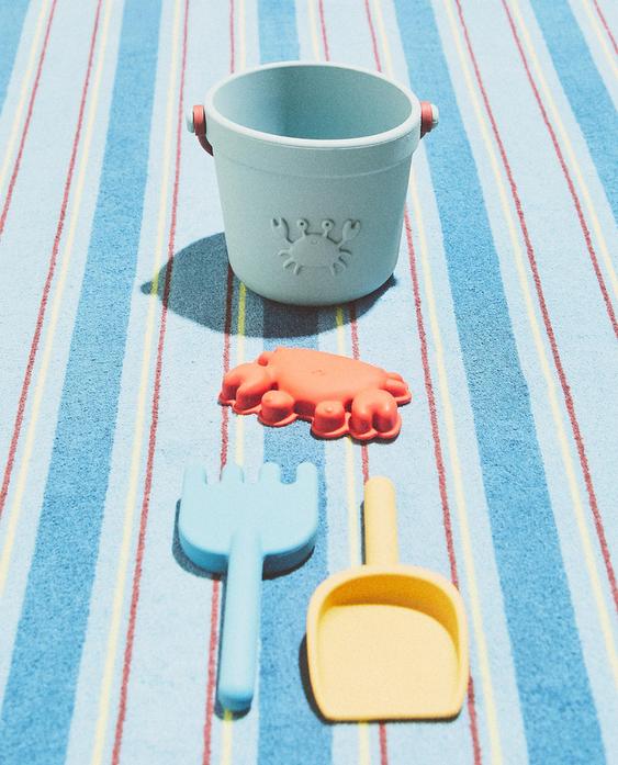 KIDS’ TOY BUCKET AND ACCESSORIES SET