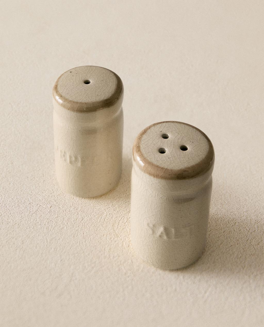 SET SALZ- UND PFEFFERSTREUER AUS STEINGUT
