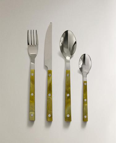 4-PIECE CUTLERY SET WITH ACRYLIC HANDLE