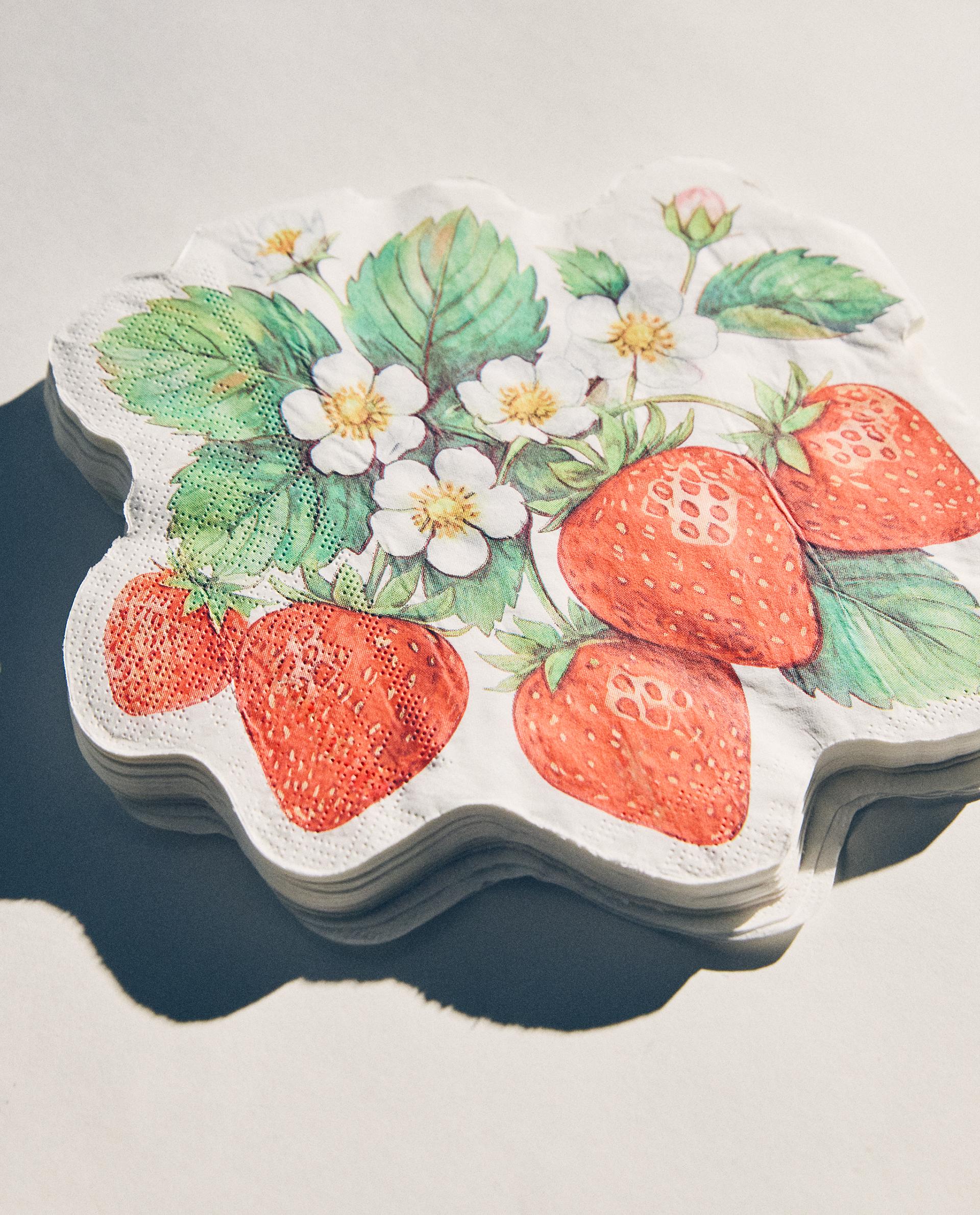PACK OF STRAWBERRY PAPER NAPKINS (PACK OF 20) product thumbnail 10