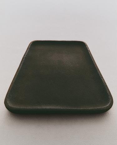 BLACK METAL TRAY