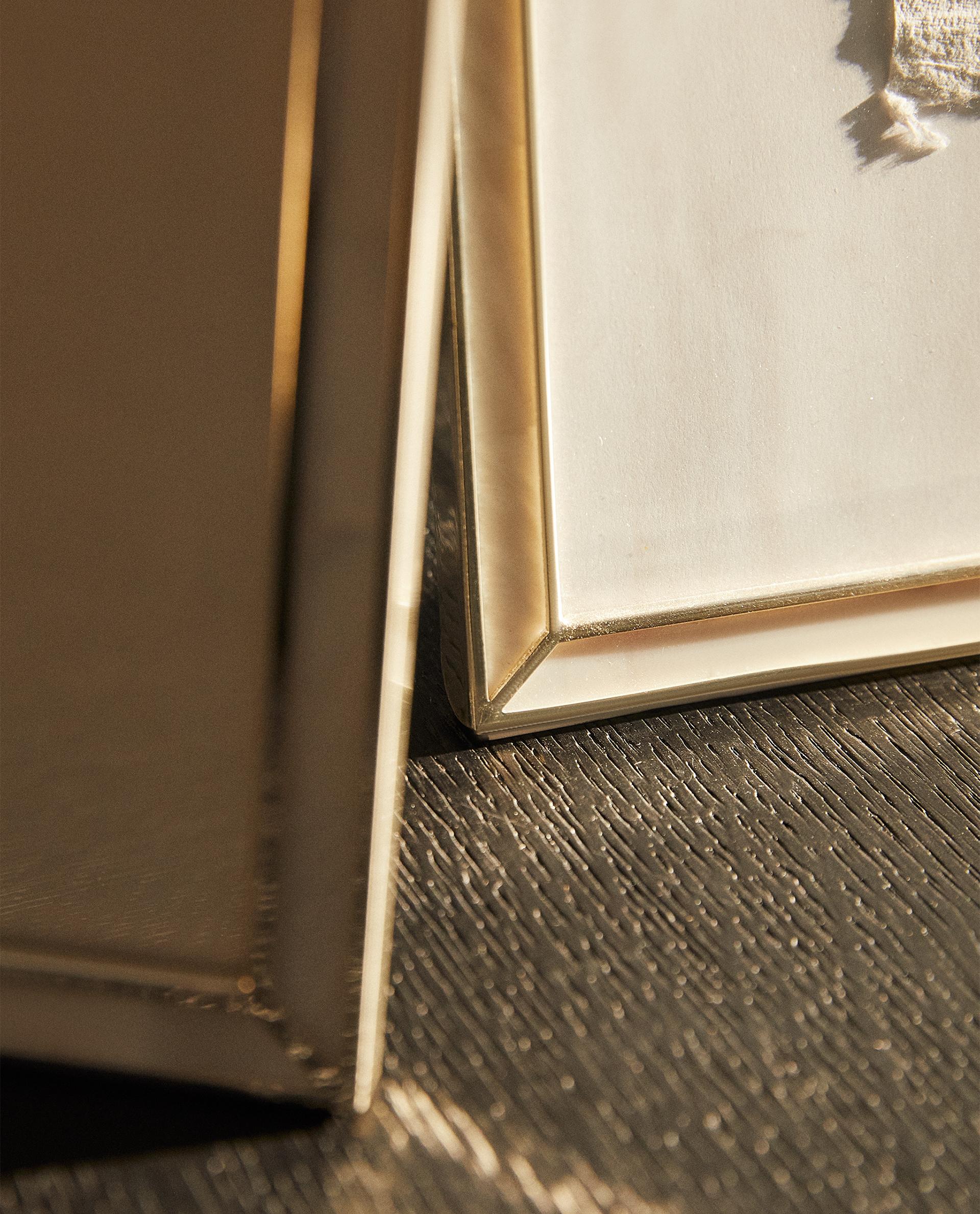 FINE-EDGE MOTHER-OF-PEARL PHOTO FRAME product thumbnail 18