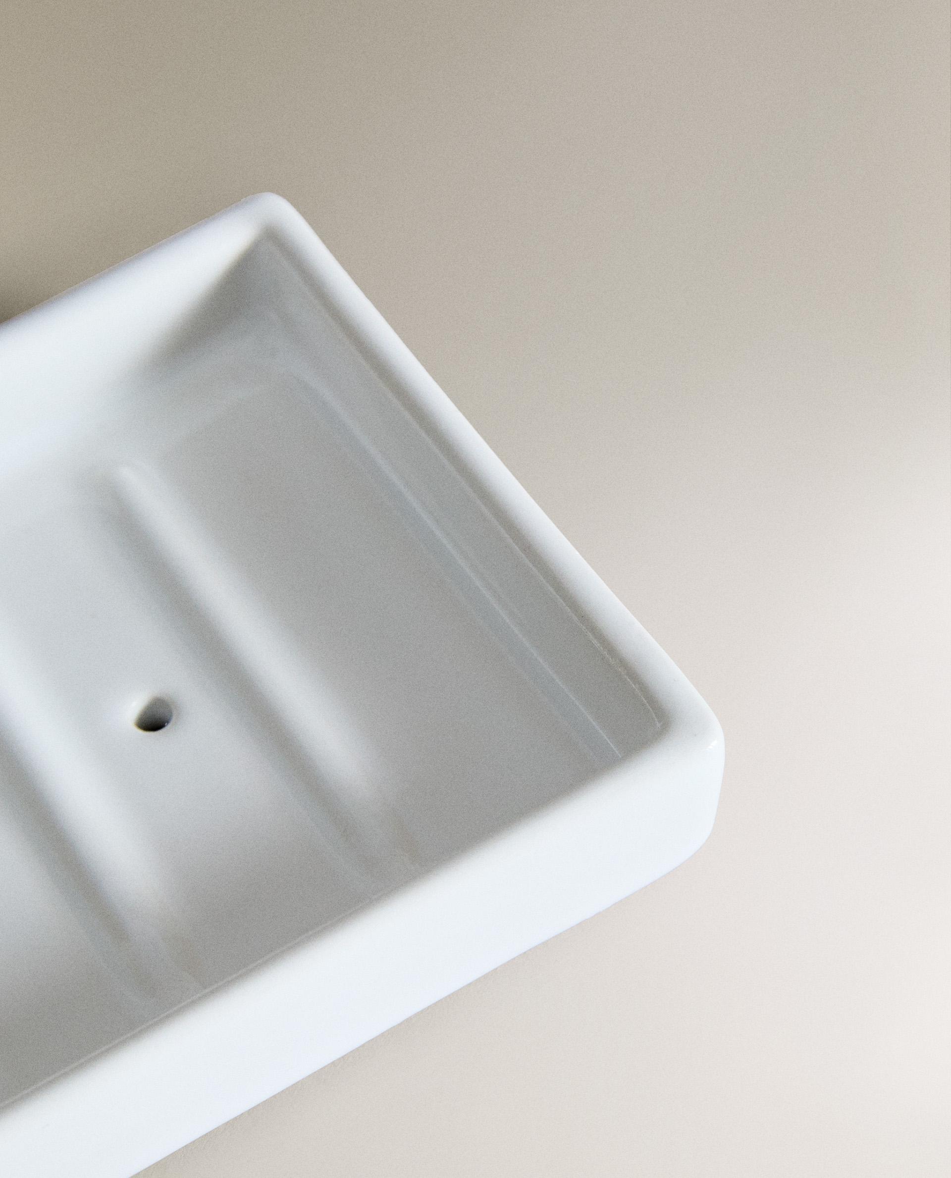 WHITE EARTHENWARE BATHROOM SOAP DISH product thumbnail 3