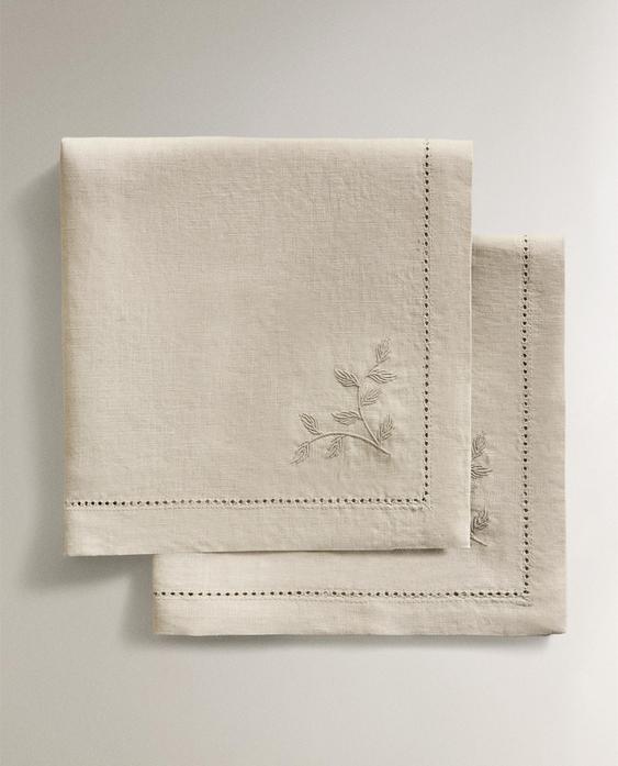LINEN NAPKIN WITH FLORAL EMBROIDERY (PACK OF 2)