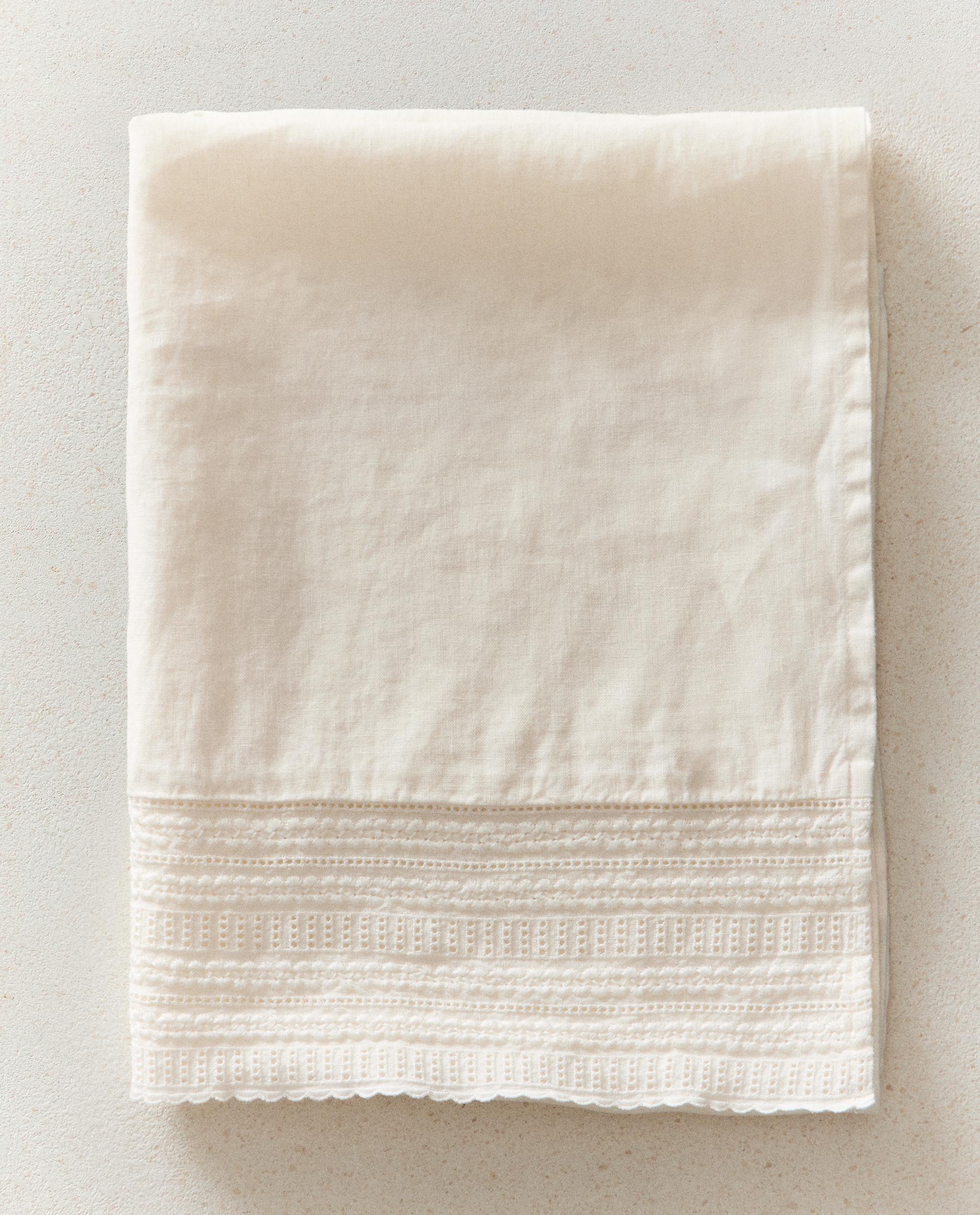 TOWEL WITH EMBROIDERED LINEN BORDER product thumbnail 8