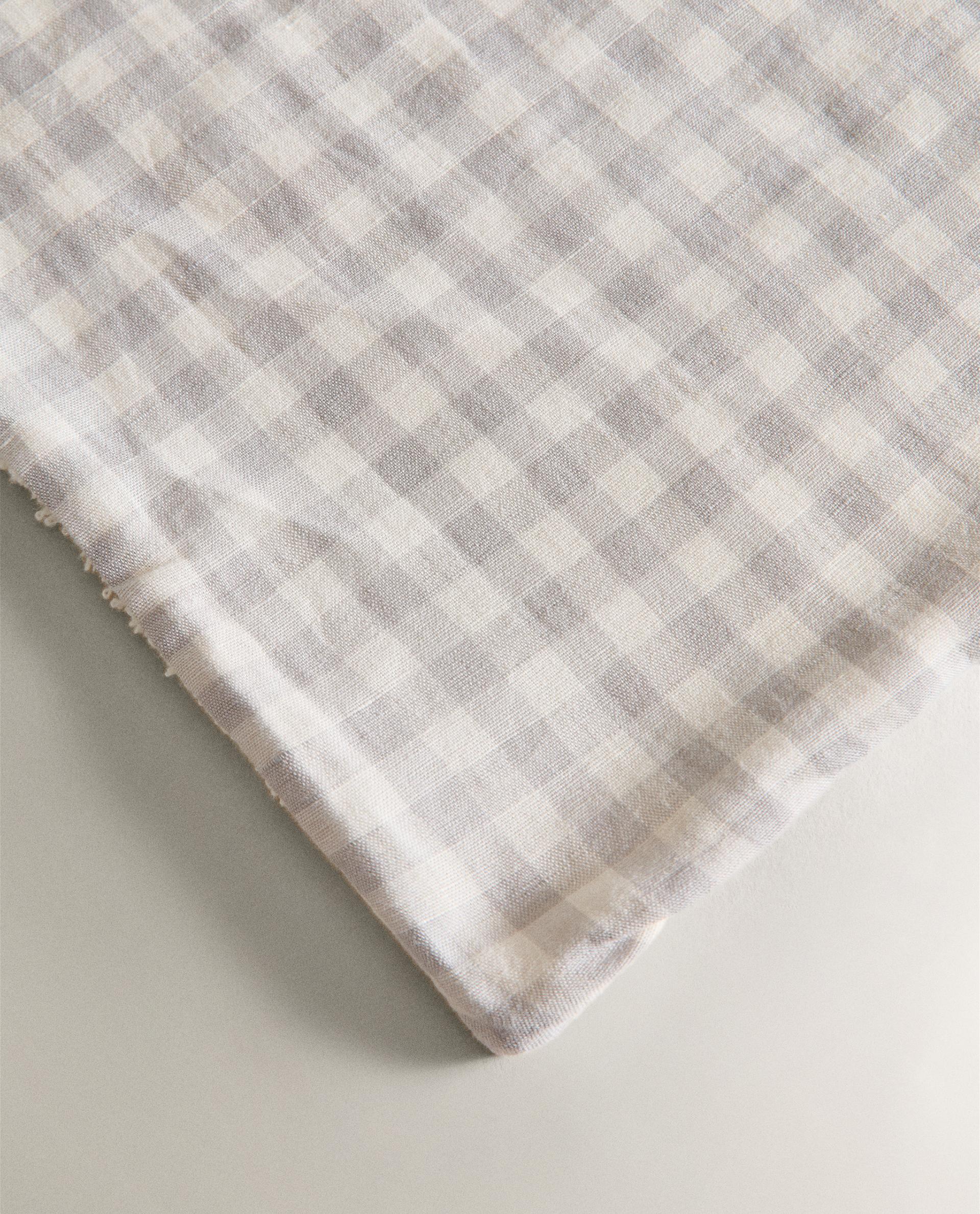 CHILDREN’S GINGHAM CHECK BATH TOWEL