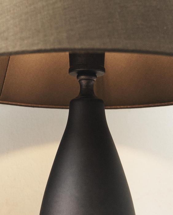 BORDLAMPE MED JERNFOD