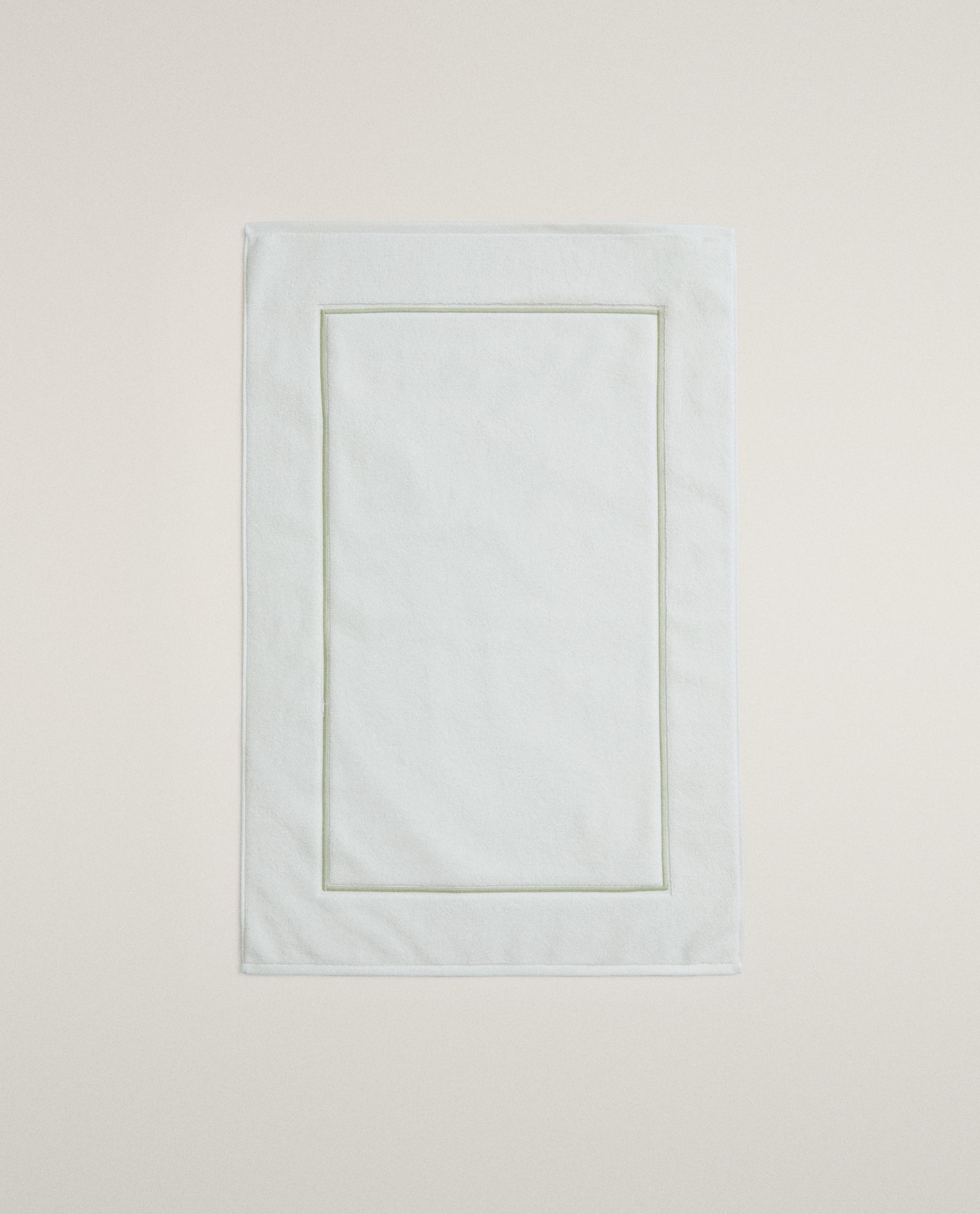 EMBROIDERED SCALLOPED BATH MAT product thumbnail 12
