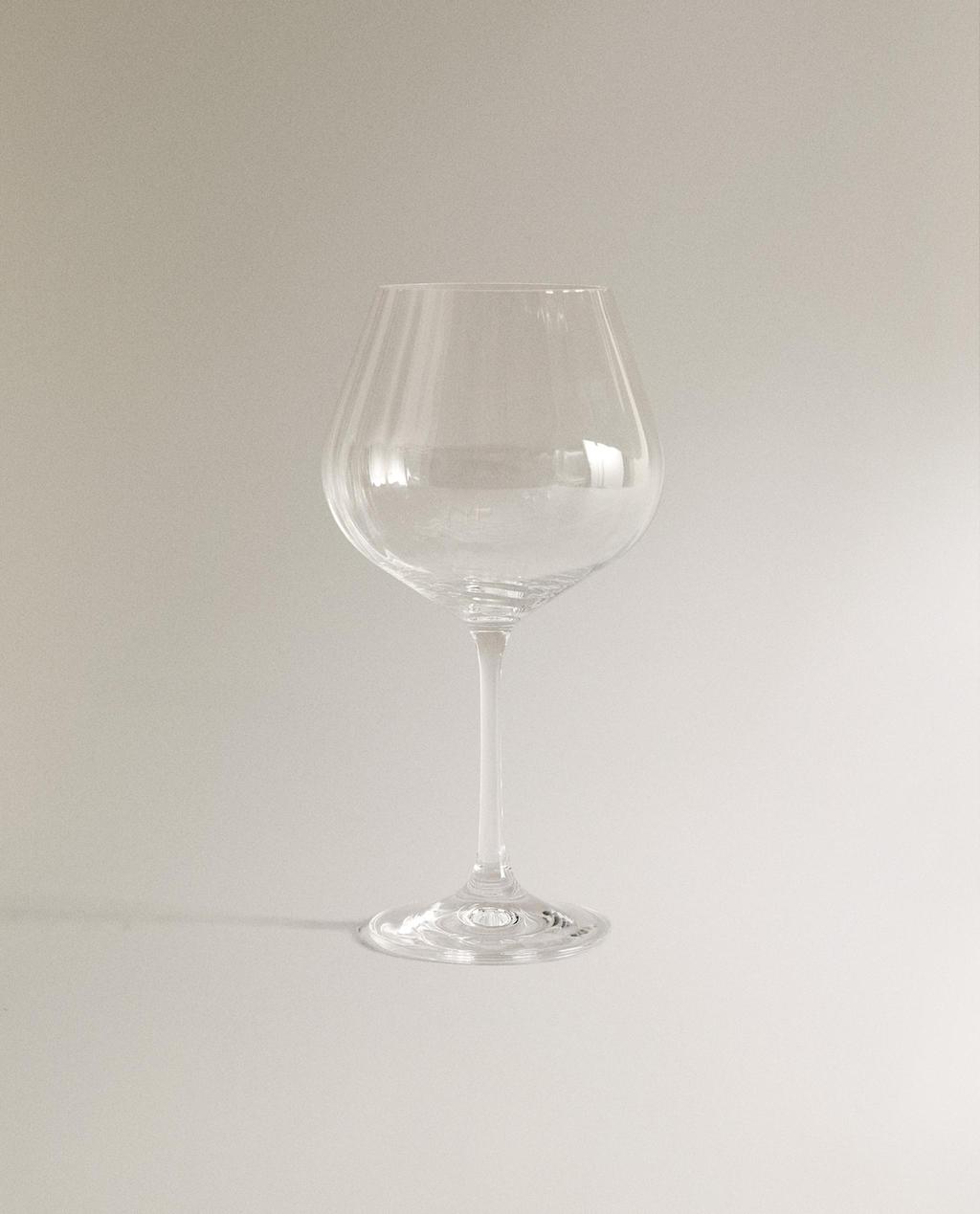 VINGLAS I BOHEMIA CRYSTAL MED VÅGIG EFFEKT VINGLAS I BOHEMIA CRYSTAL MED VÅGIG EFFEKT