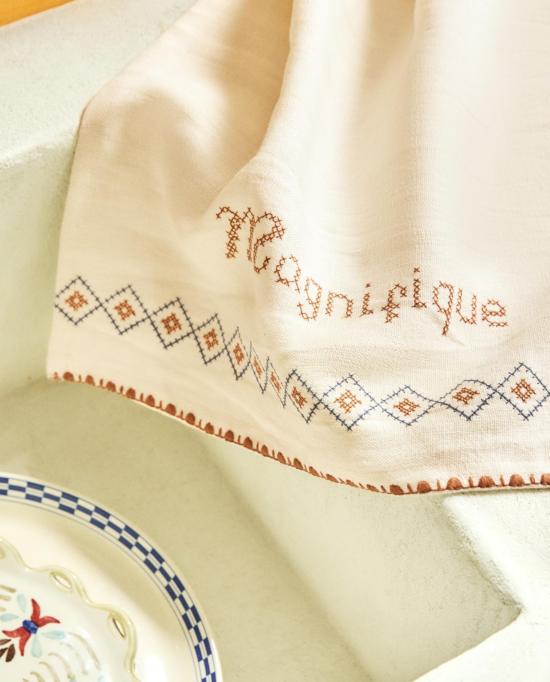 LINEN TEA TOWEL WITH FRENCH SLOGAN