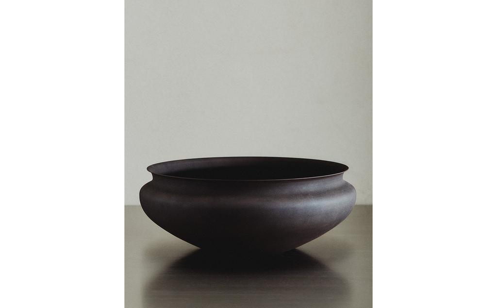 НИСКА МЕТАЛНА ВАЗА