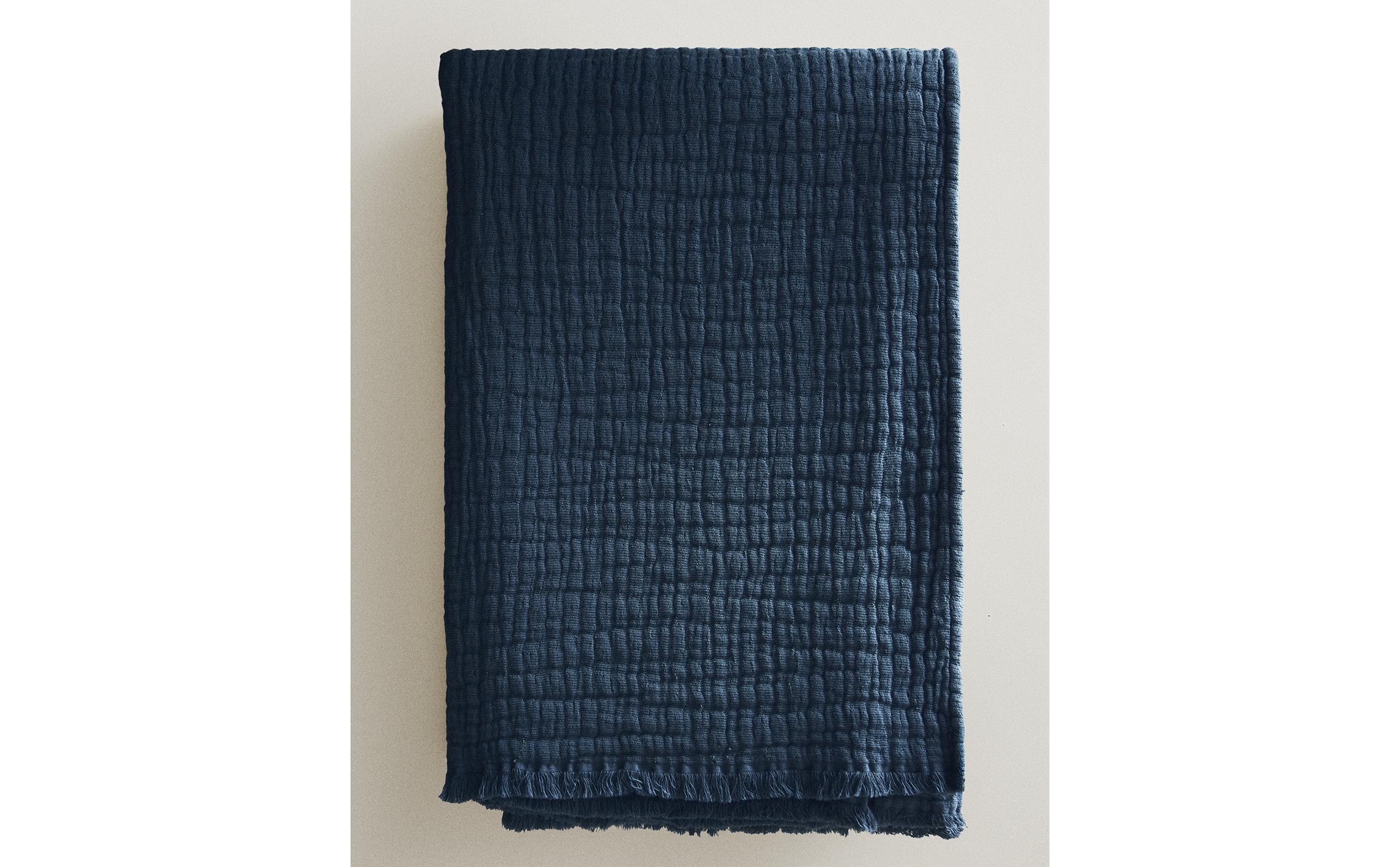 TEXTURED JACQUARD THROW product thumbnail 17
