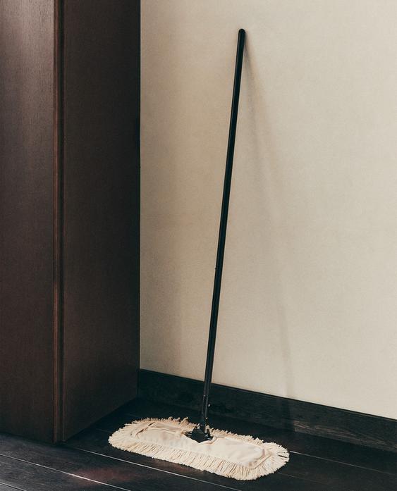 WOODEN MOP