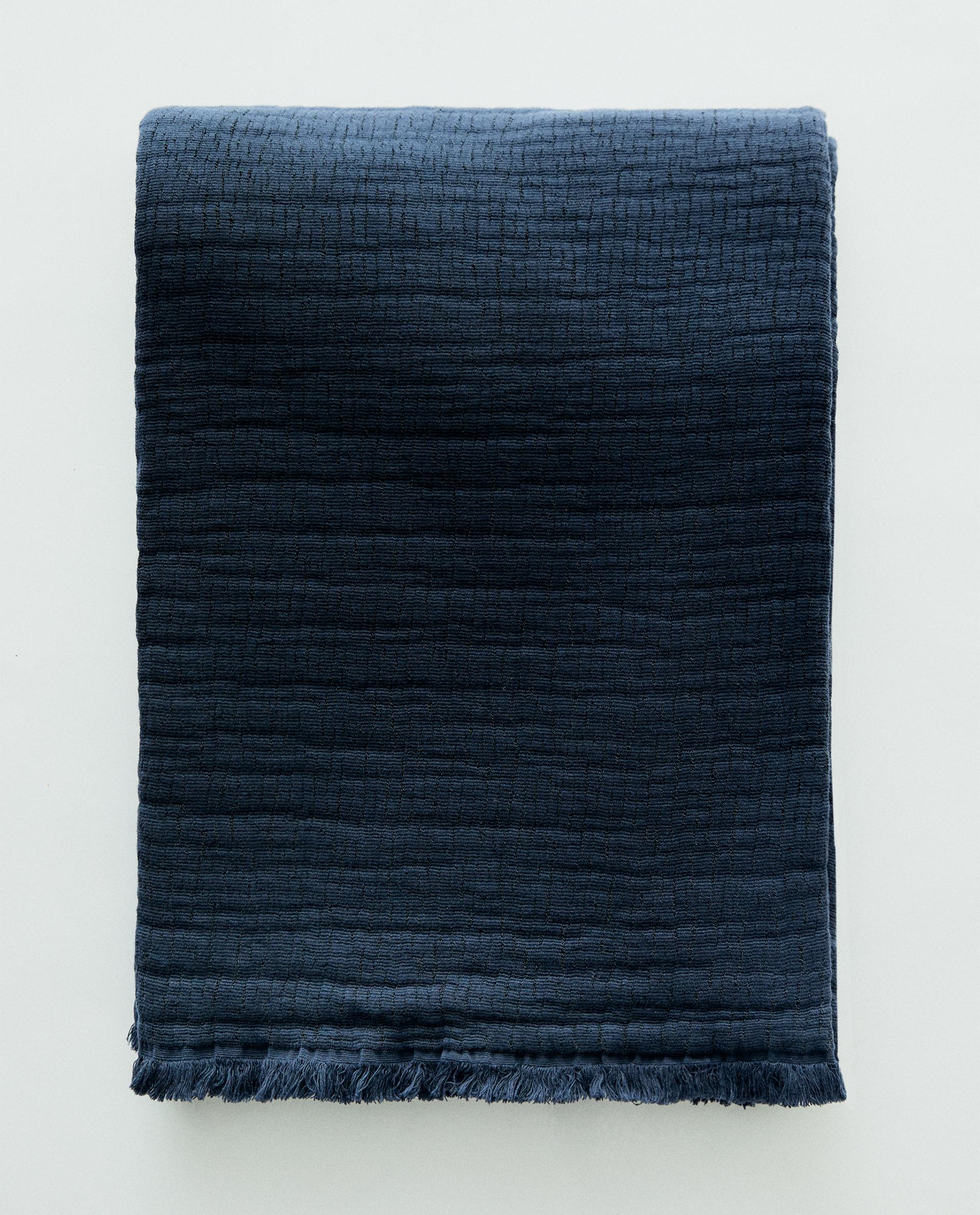 TEXTURED JACQUARD THROW product thumbnail 19