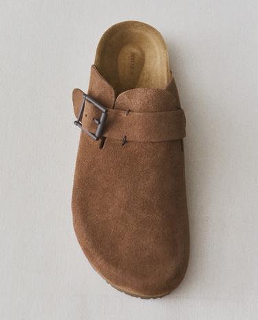 LEATHER CLOGS WITH BUCKLE AND TOPSTITCHING DETAIL