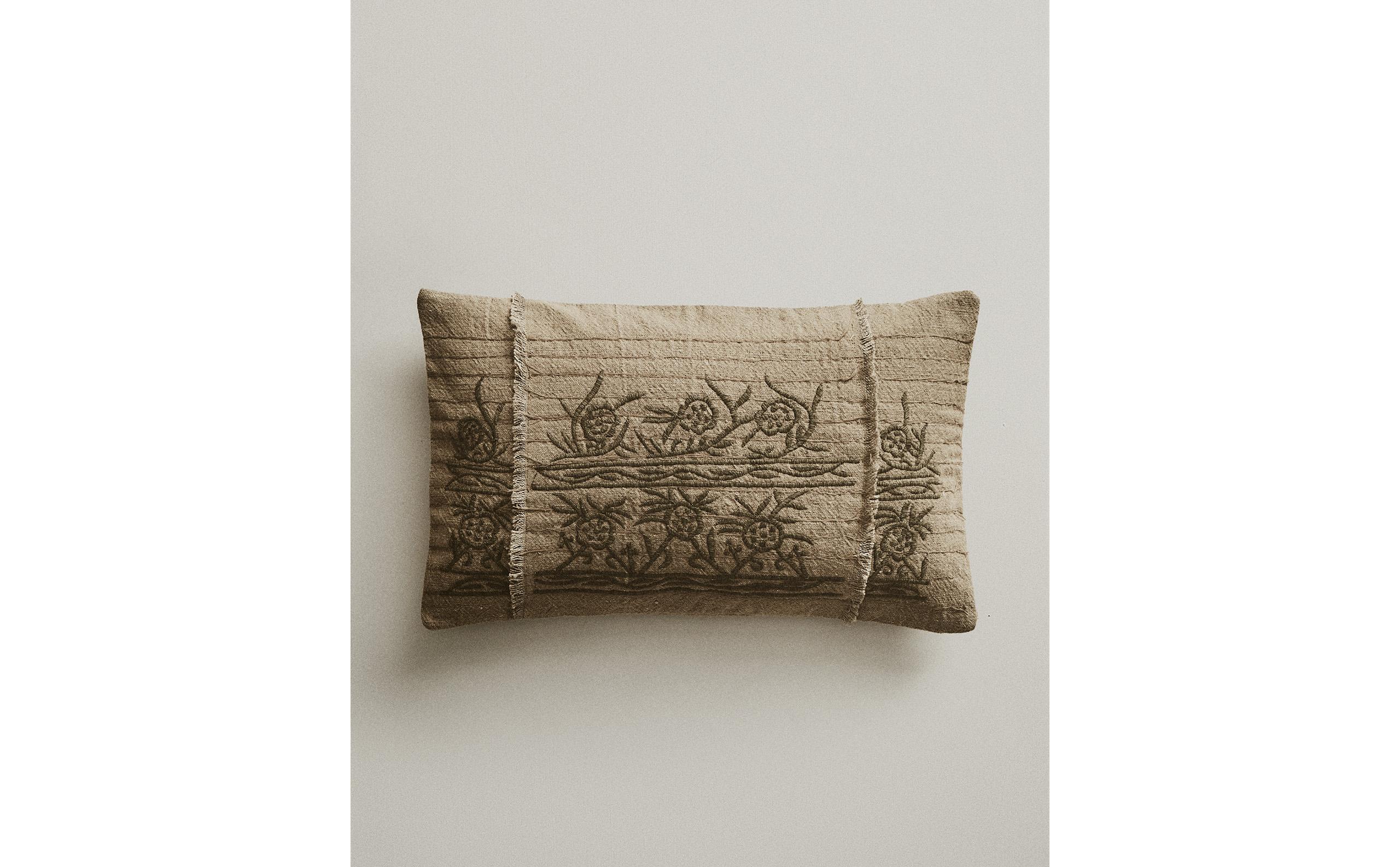 ソファとリビングルームの装飾クッション | Zara Home 日本/Japan