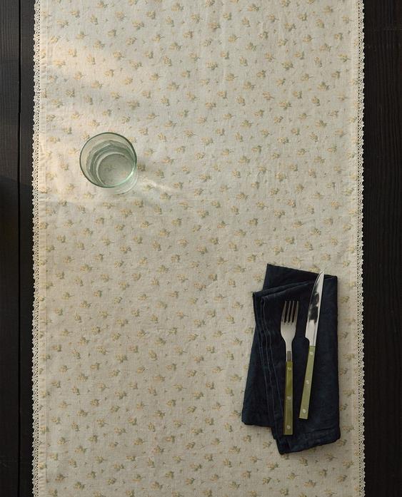 WILDFLOWER TABLE RUNNER WITH LACE TRIM WILDFLOWER TABLE RUNNER WITH LACE TRIM