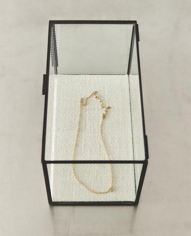 СКРИНЬКА ДЛЯ ПРИКРАС ІЗ ЧОРНИМИ МЕТАЛЕВИМИ КРАЯМИ