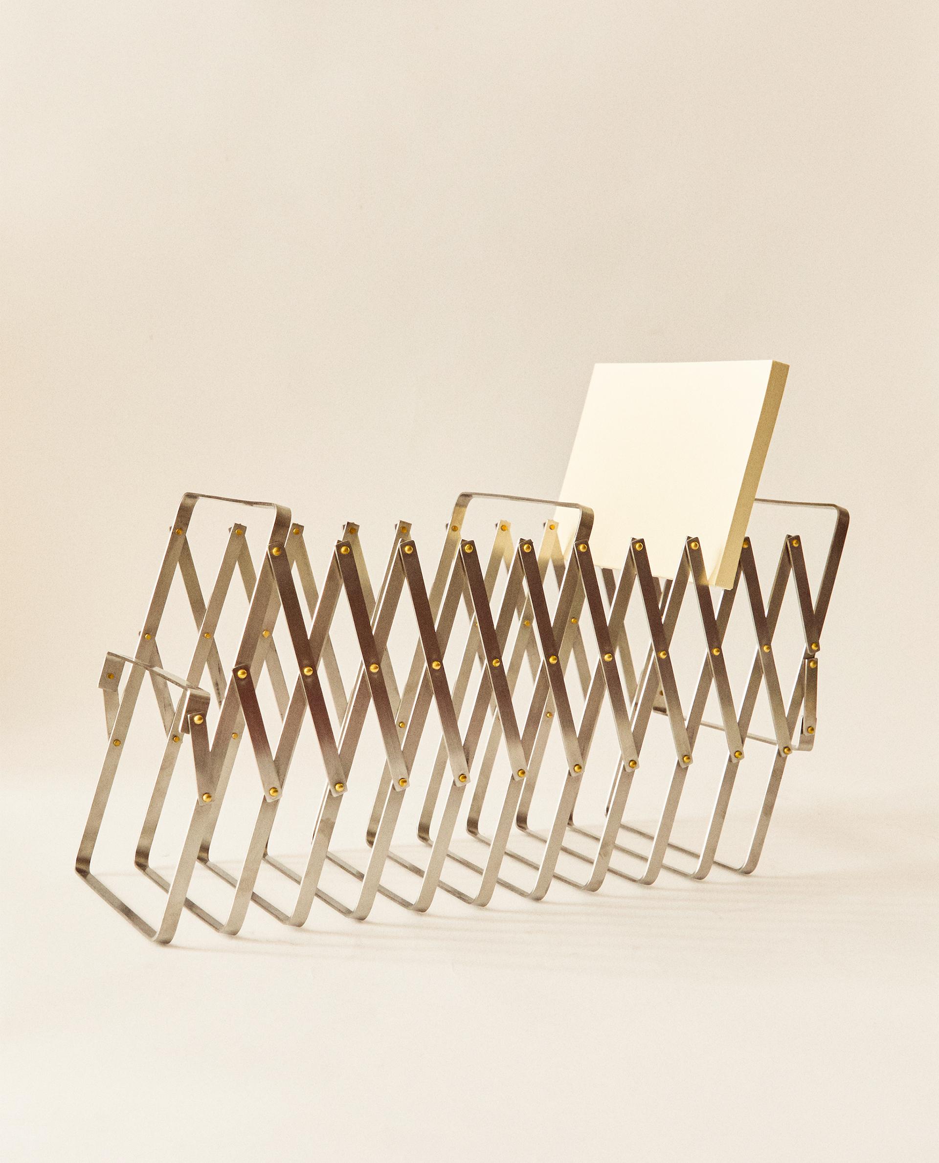 EXTENDABLE MAGAZINE RACK