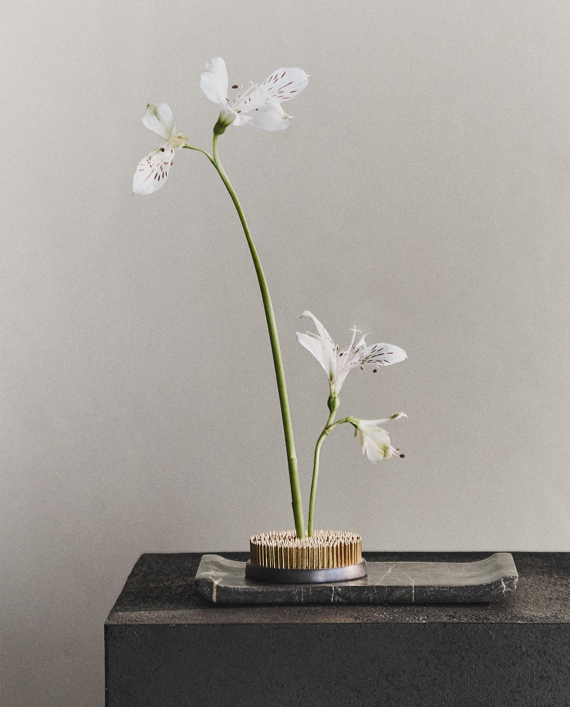 KAMAY GALLERY 花瓶 ACTUS KENZAN FLOWER HOLDER | Zara Home United States of America