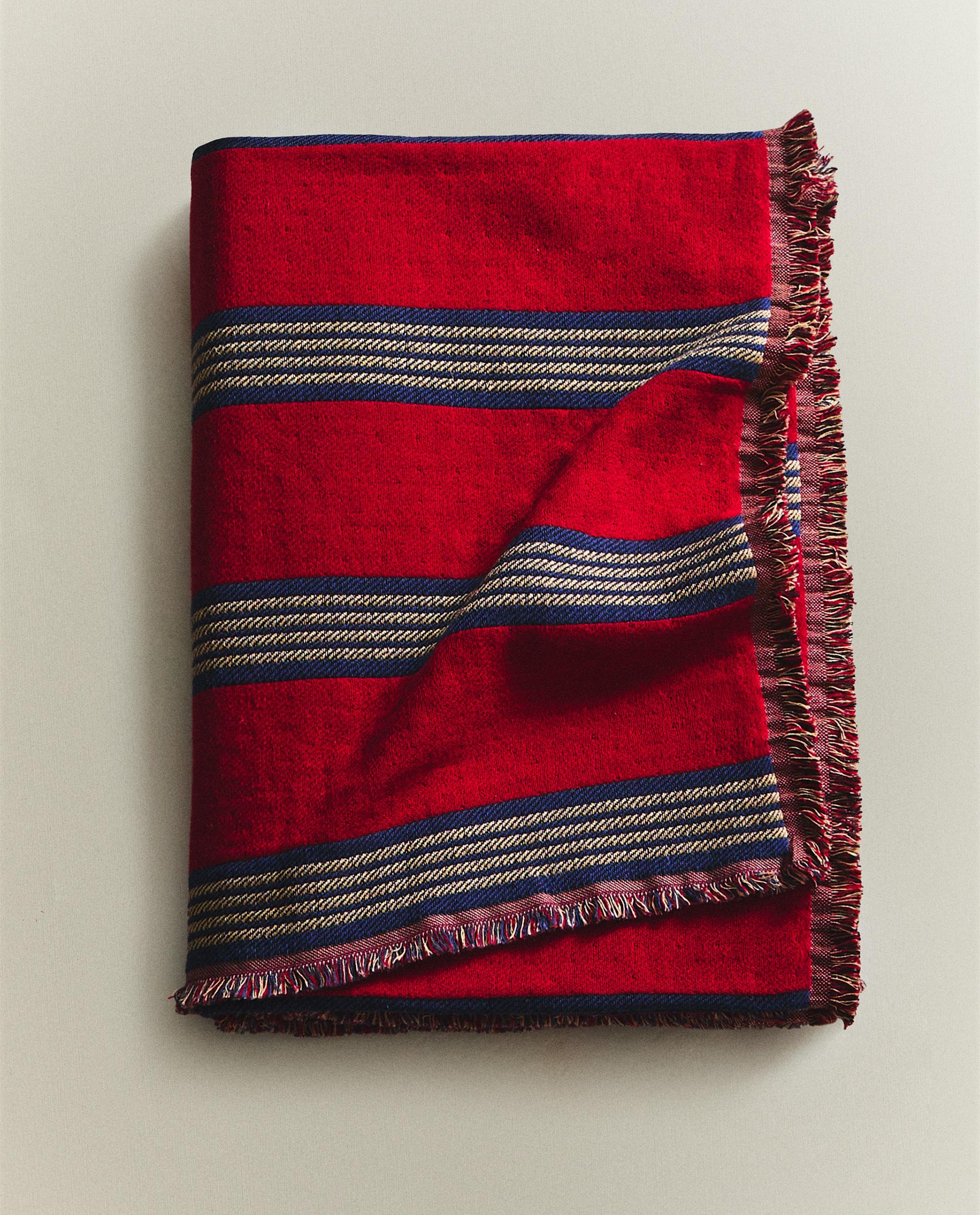 BRUSHED BLANKET WITH CENTRAL STRIPES AND FRINGING | Zara BRUSHED BLANKET WITH CENTRAL STRIPES AND FRINGING | Zara