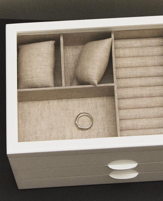 LACQUERED JEWELLERY BOX WITH DRAWERS