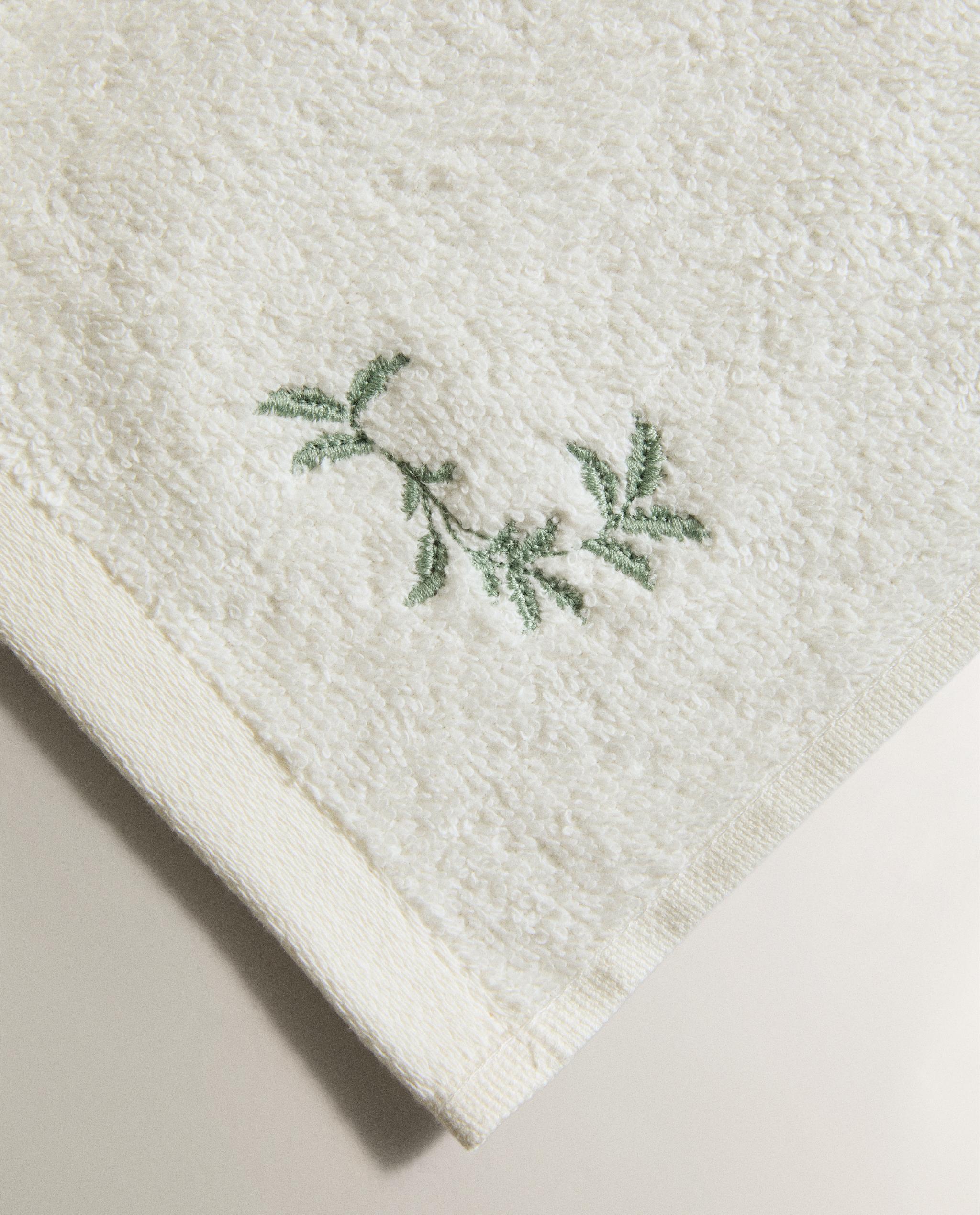 PACK OF HAND TOWELS WITH PLANT EMBROIDERY (PACK OF 3) product thumbnail 6