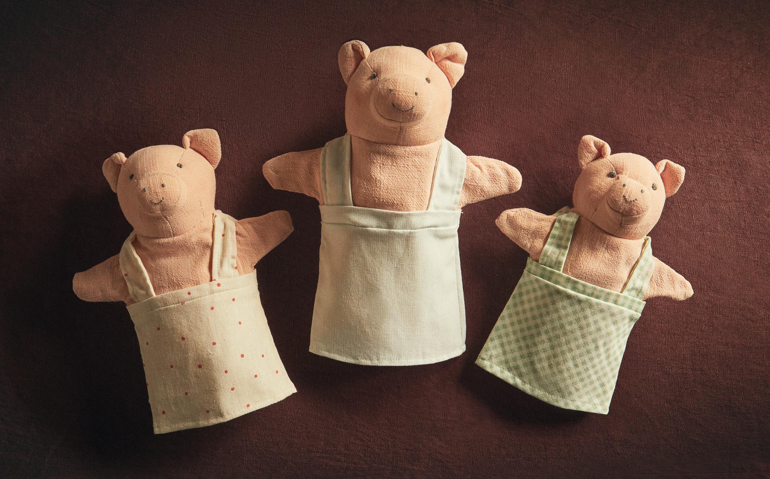 CHILDREN’S SET OF THREE LITTLE PIG PUPPETS