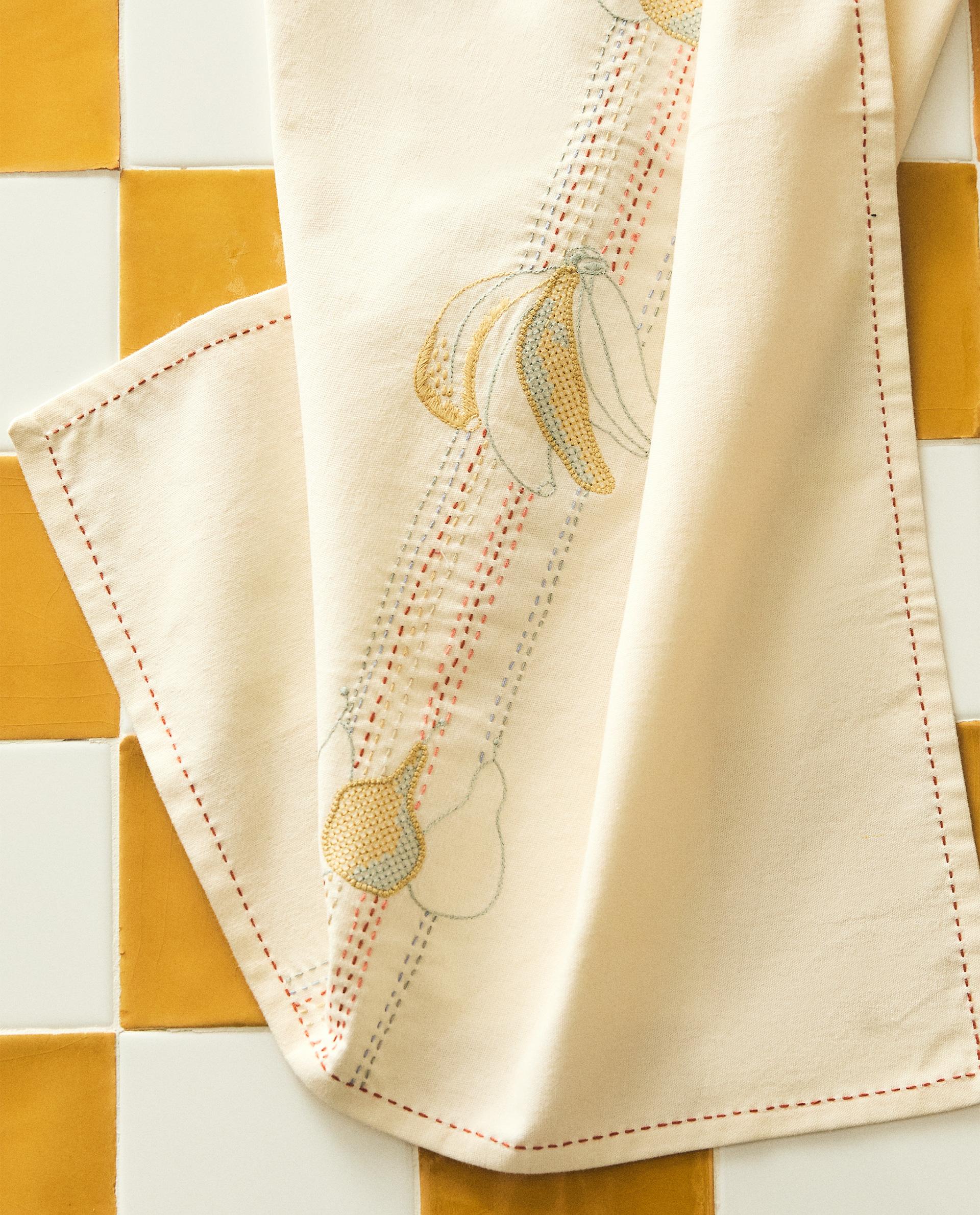 COTTON TEA TOWEL WITH BANANAS