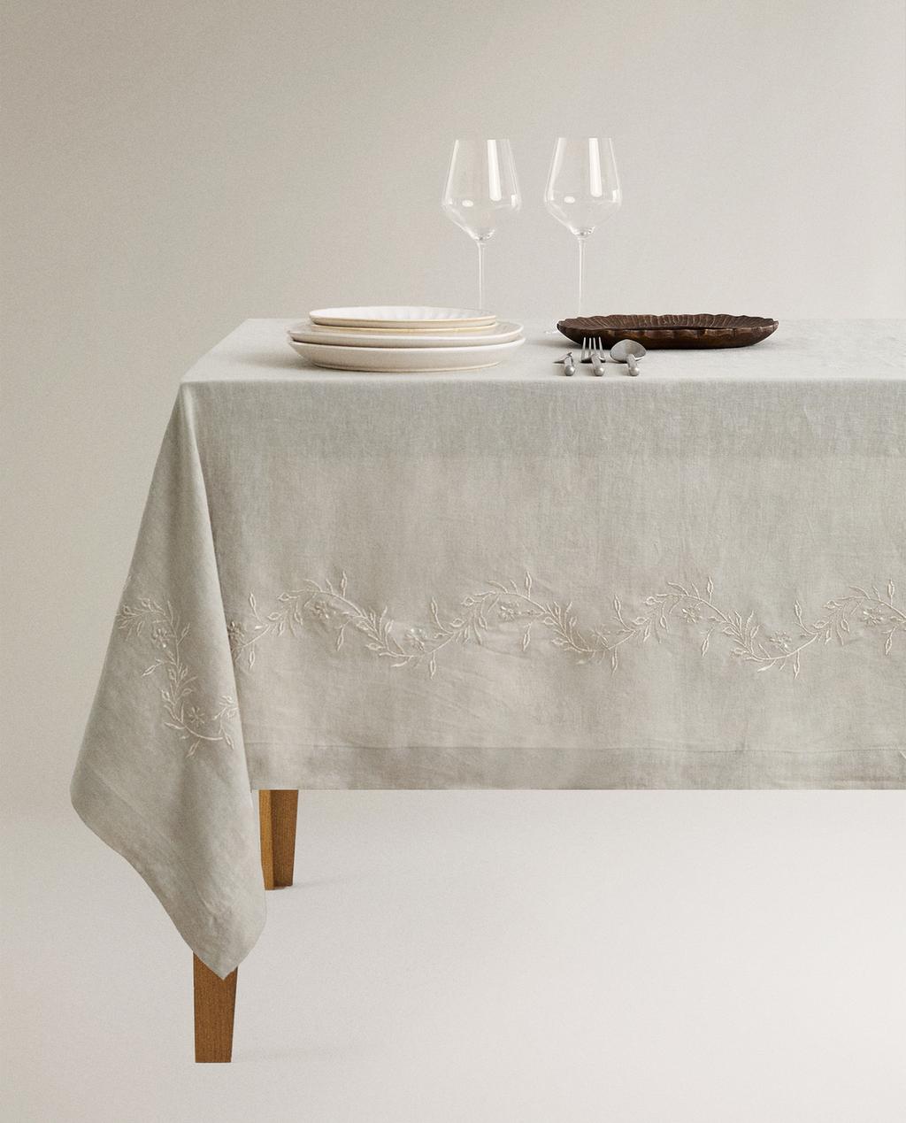 LINEN CHRISTMAS BRANCH TABLECLOTH