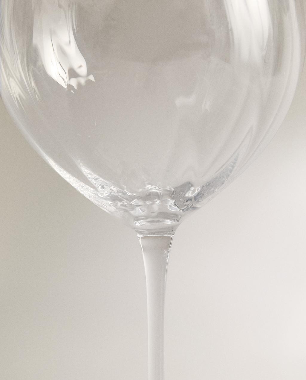 RAISED CRYSTALLINE WINE GLASS