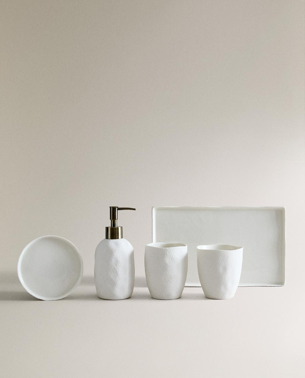 TEXTURED CERAMIC BATHROOM SET