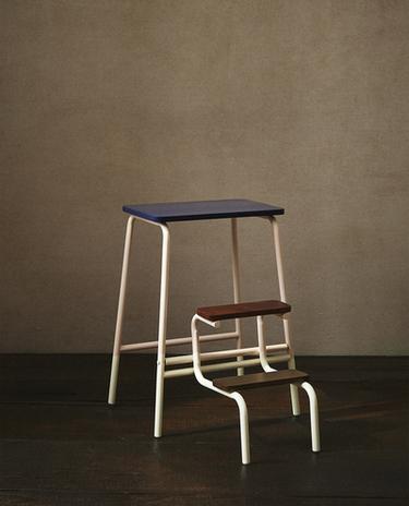 FOLDABLE WOODEN METAL STOOL