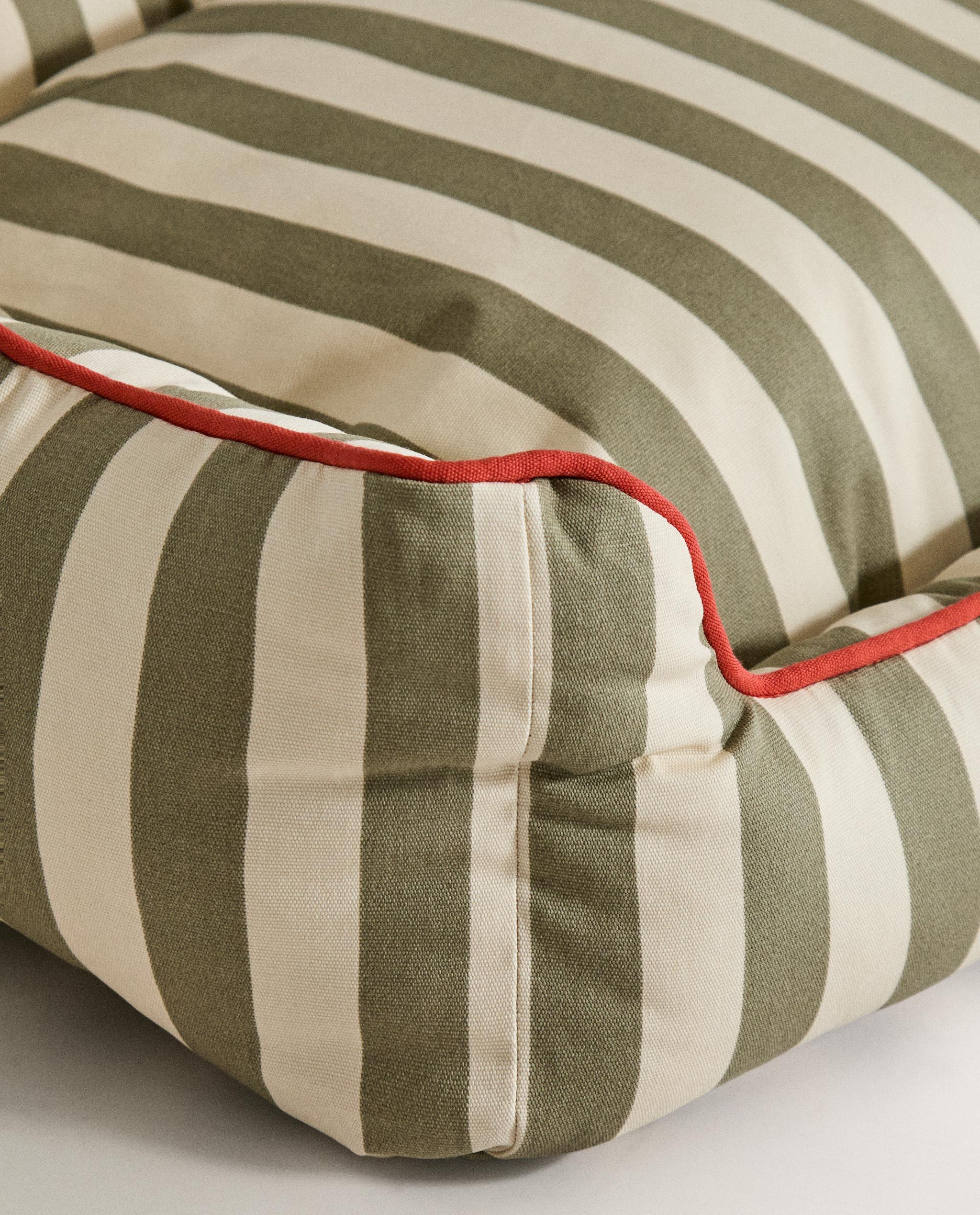 STRIPED PET BED WITH PIPING product thumbnail 8