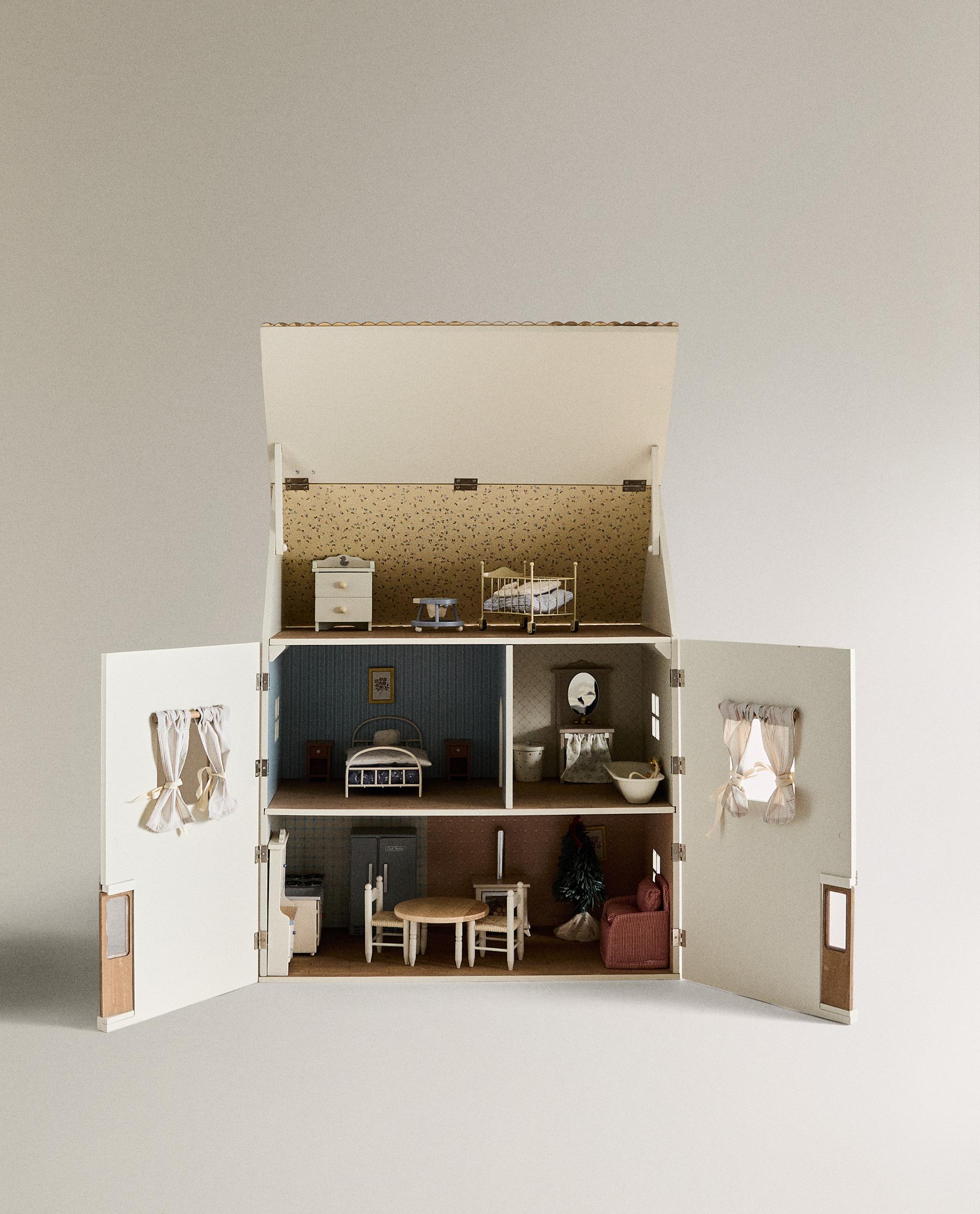 CHILDREN'S DOLL HOUSE TOY