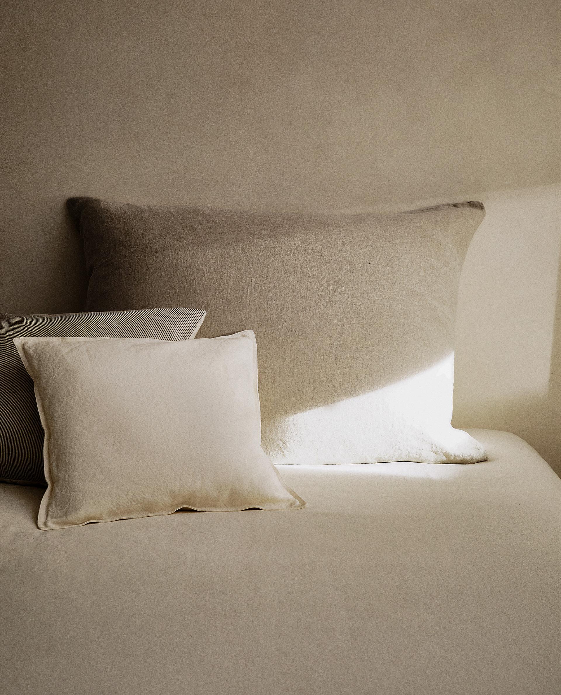 ベッドルームにふさわしいクッションカバー | Zara Home 日本