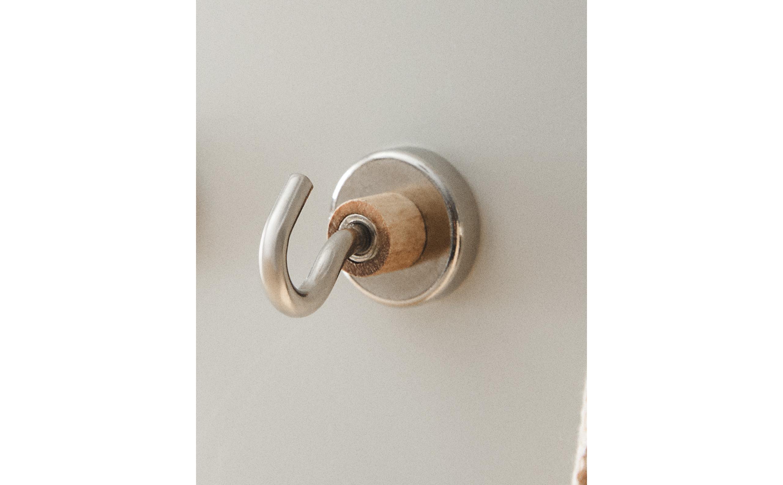 3-PACK OF MAGNETIC HOOKS product thumbnail 2