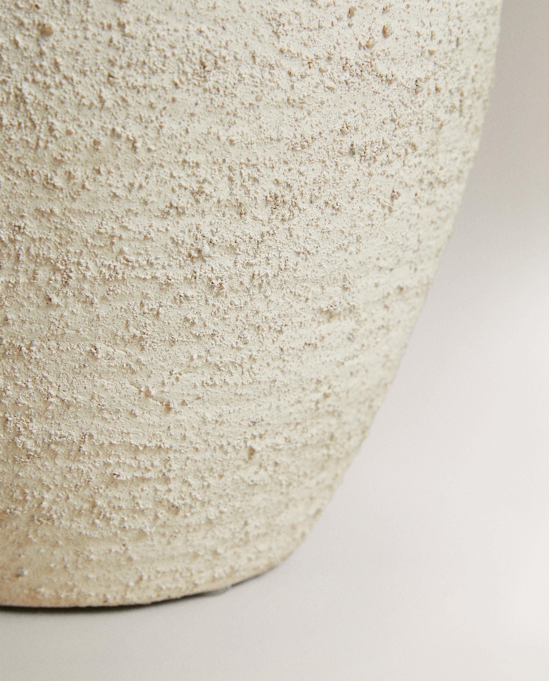 ROUGH-EFFECT CERAMIC VASE
