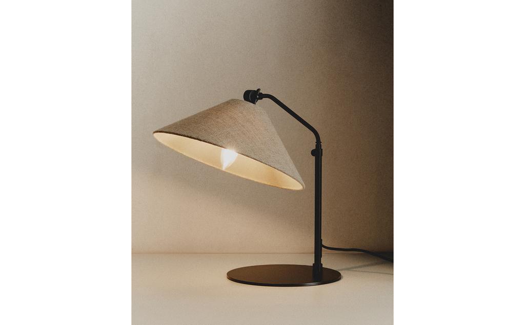 STOLNA LAMPA S METALNIM POSTOLJEM