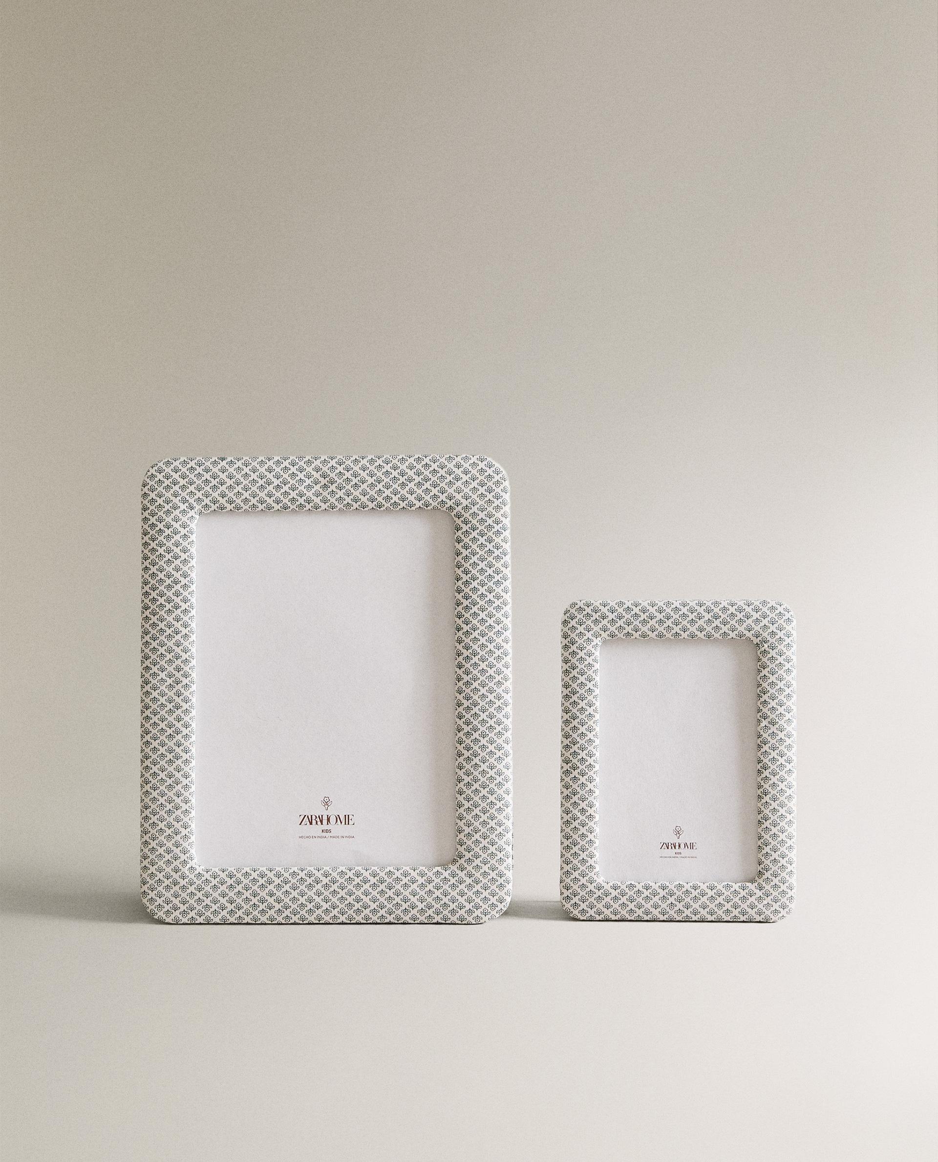 CHILDREN'S LINED PHOTO FRAME