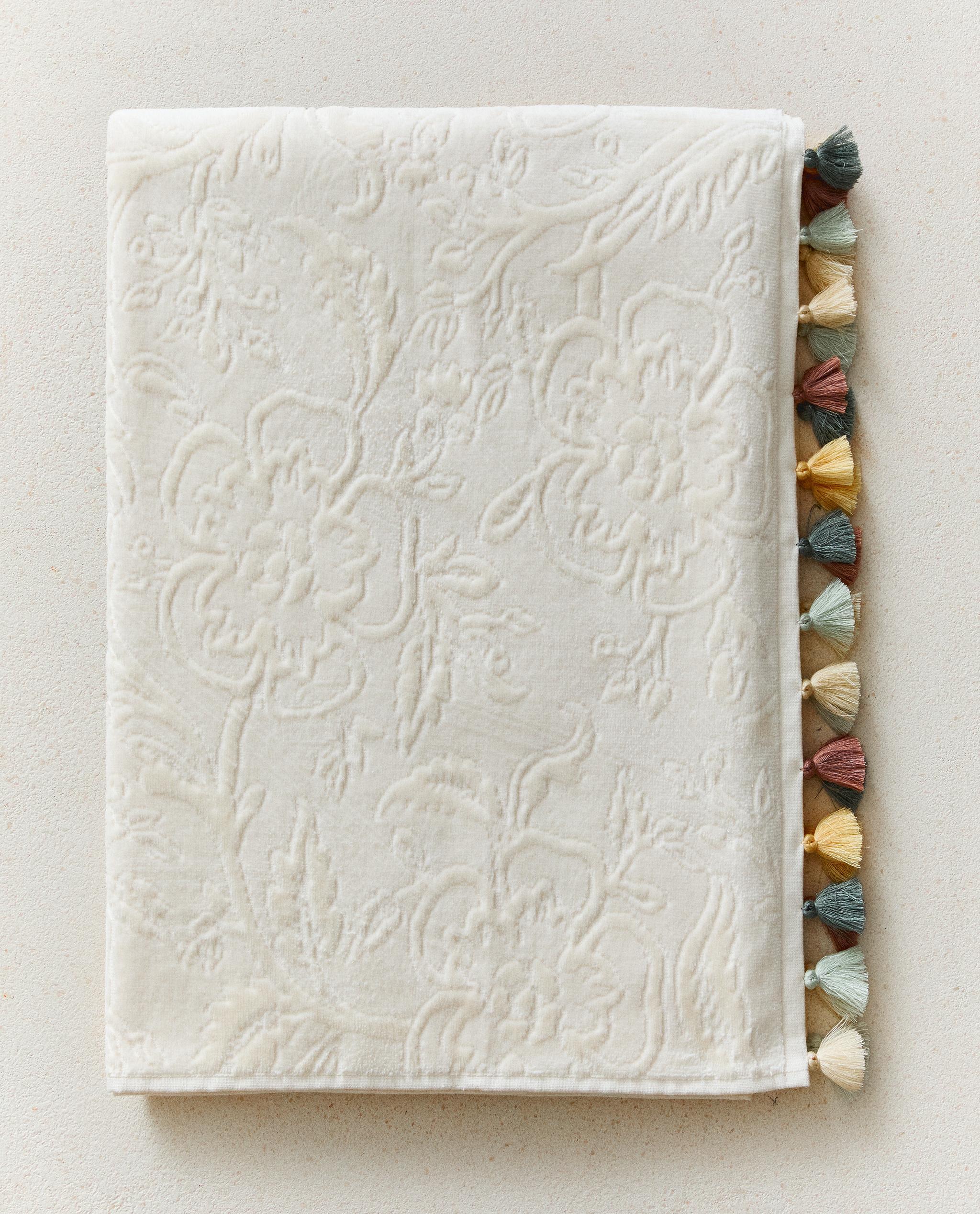 JACQUARD POMPOM BATH TOWEL product thumbnail 7