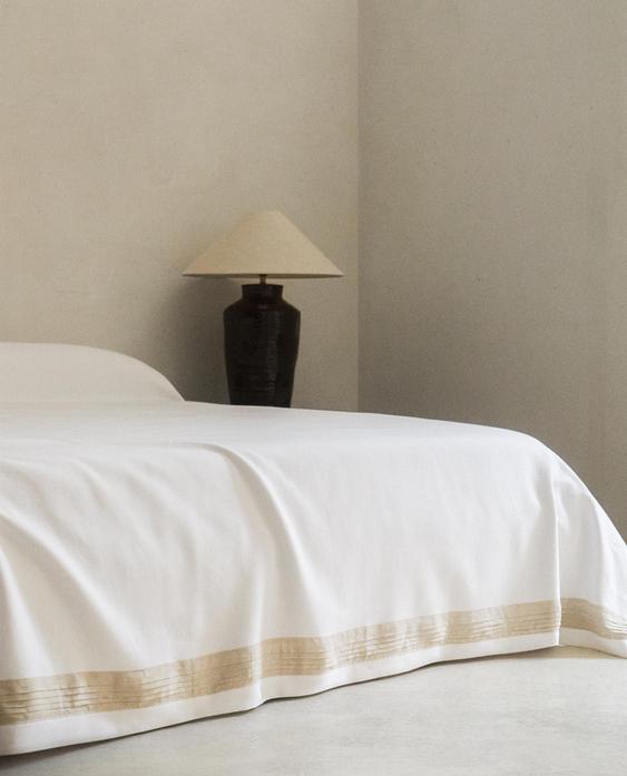 PLEATED BEDSPREAD