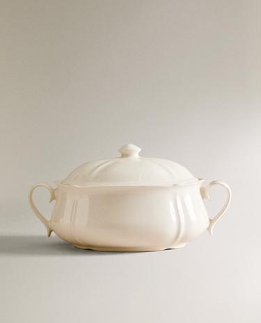EARTHENWARE TUREEN WITH RAISED-DESIGN EDGE