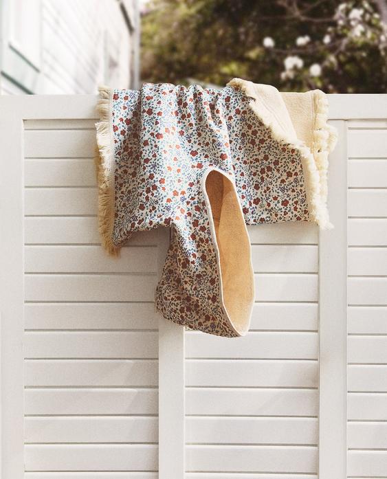 KIDS' FLORAL BEACH PONCHO KIDS' FLORAL BEACH PONCHO