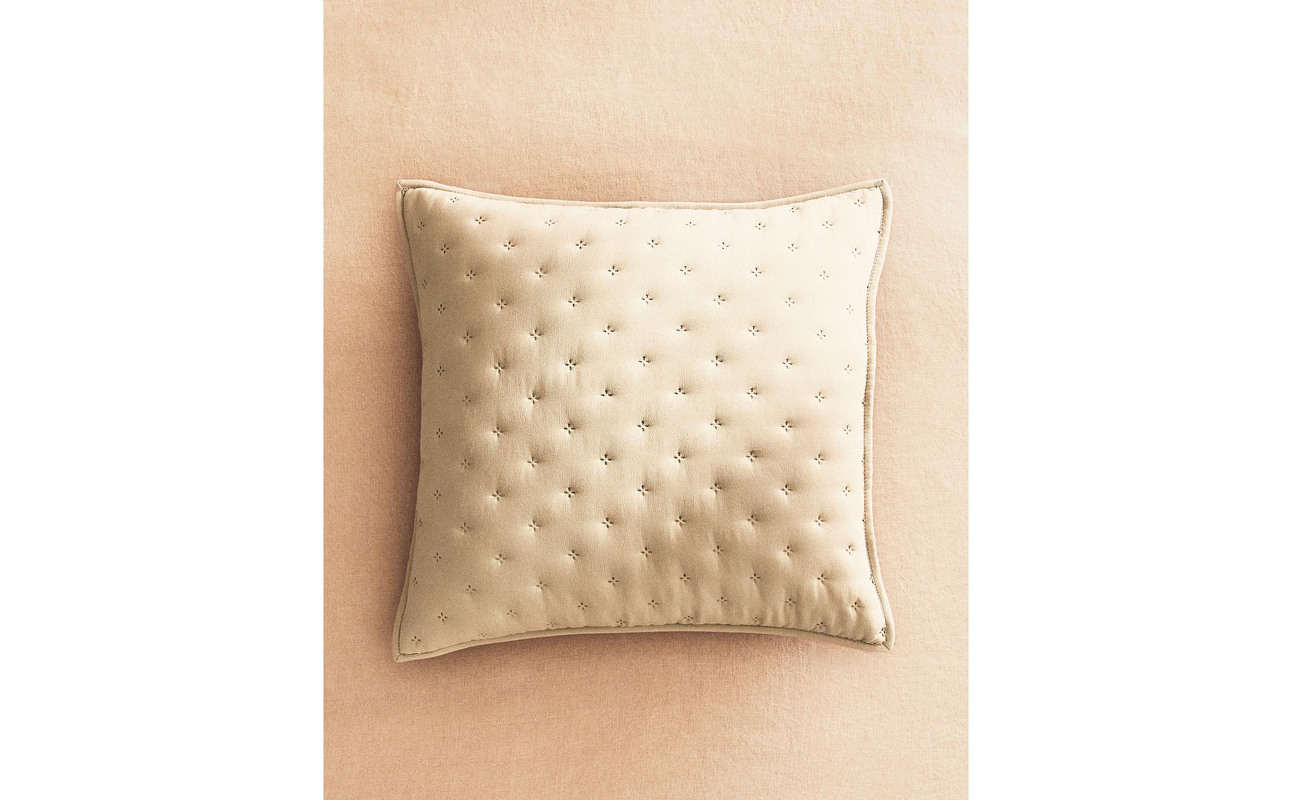 未使用♡ZARA HOME キルト キルティング ラグ マット マルチカバー キルティング ドット クッションカバー | Zara Home 日本/Japan