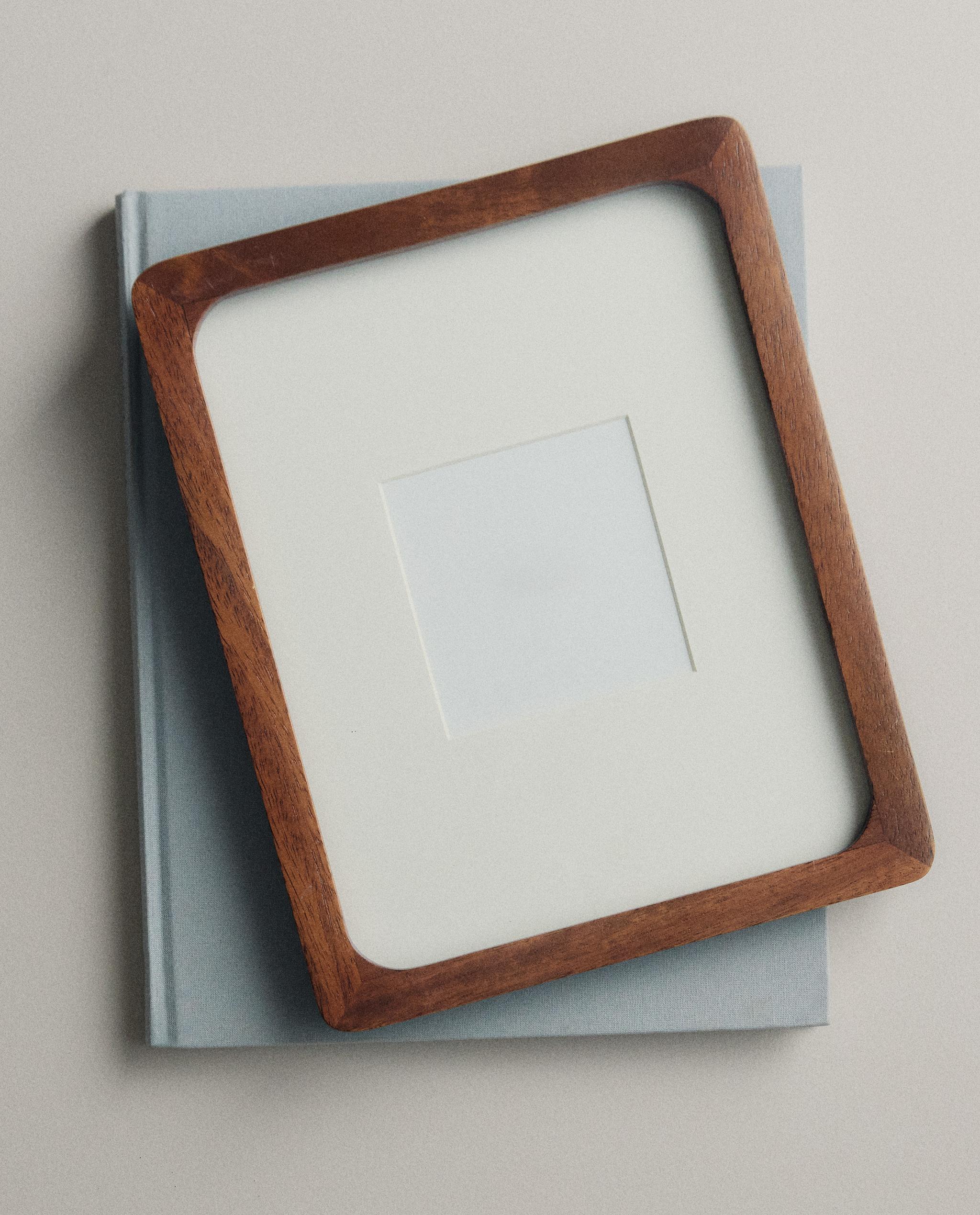 WOODEN PHOTO FRAME