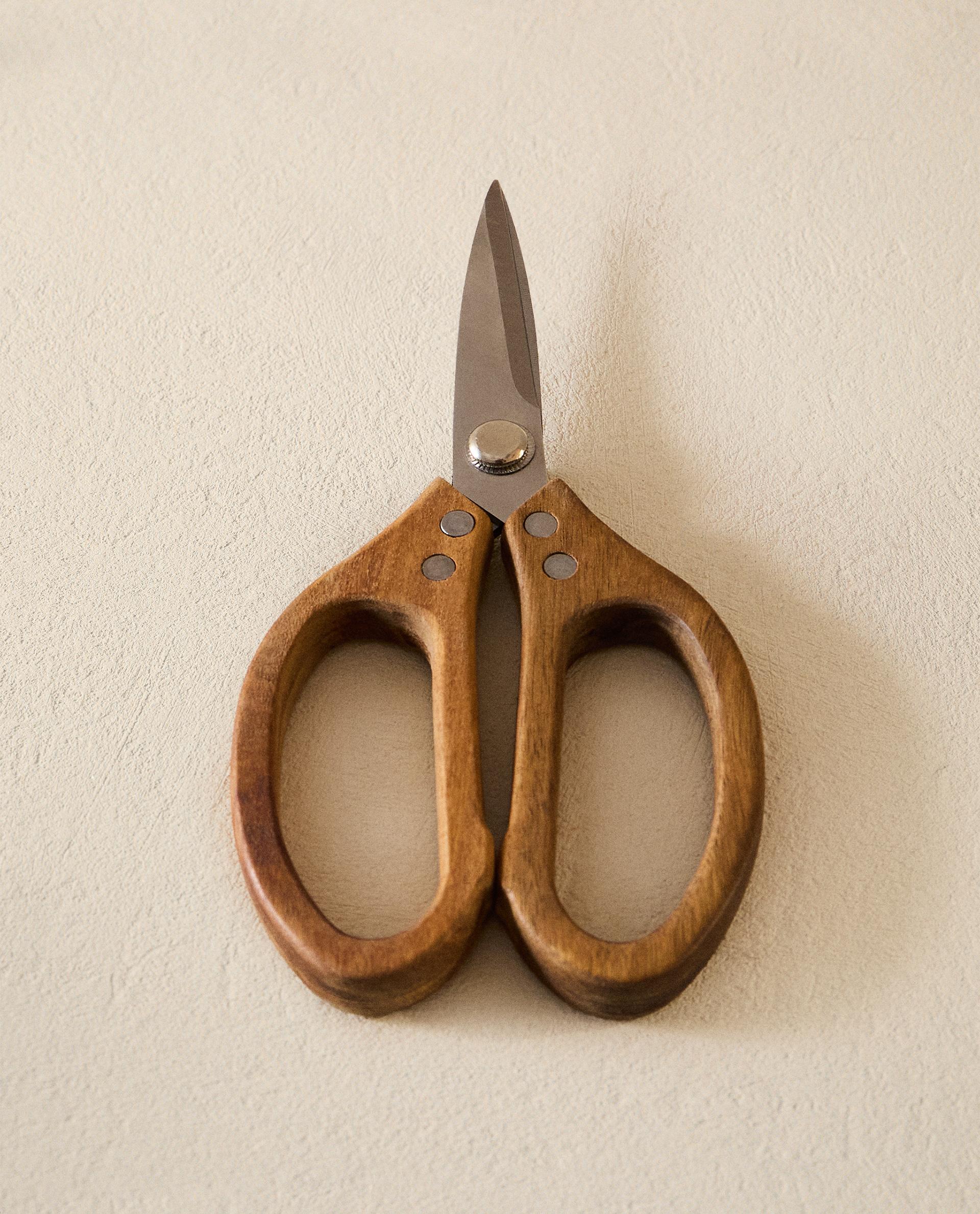 WOODEN KITCHEN SCISSORS