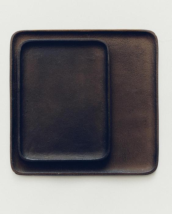 VASSOIO IN METALLO NERO